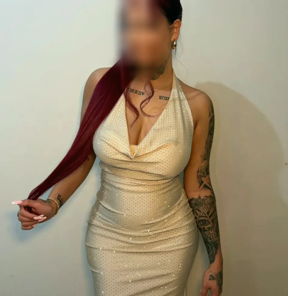 Isobel, 22