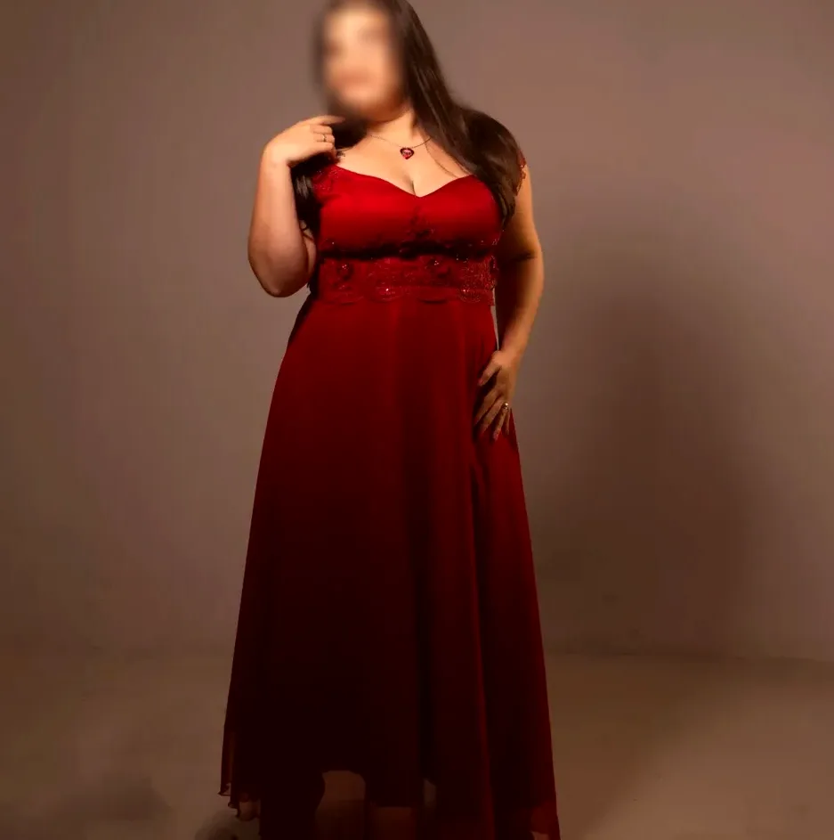 Sofia, 32